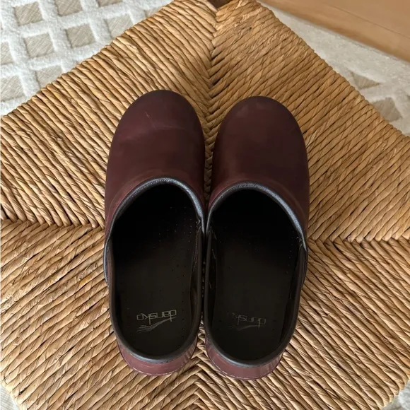 Dansko Maroon Red Leather Professional Clogs Size EU 39 Classic Casual Comfort