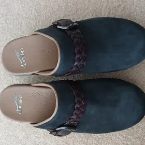 Dansko Melanie Mules Nubuck Leather Clogs Chunky Heel Braided Size 39/9. FL
