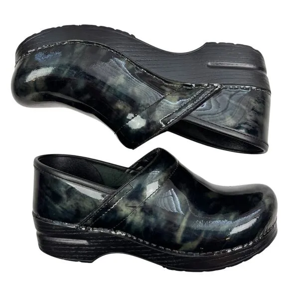 Dansko Patent Green/Black Tie Die Artsy Comfort Clogs Women's Size 38/ US 7.5-8