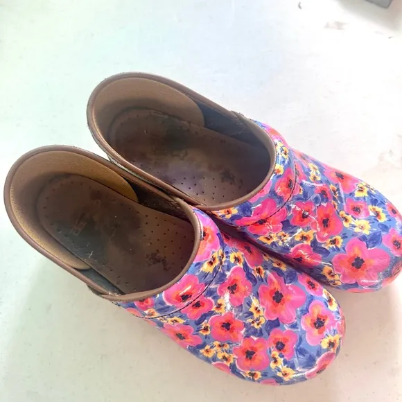 Dansko Patent Leather Floral Print Professional Slip On Clogs Purple Size 40/10