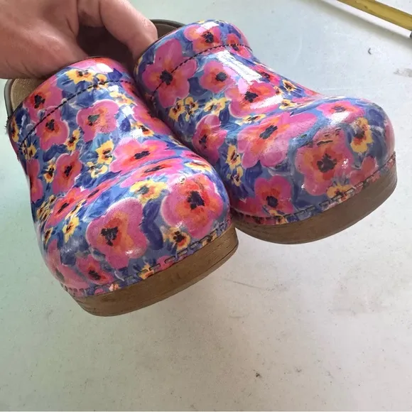 Dansko Patent Leather Floral Print Professional Slip On Clogs Purple Size 40/10
