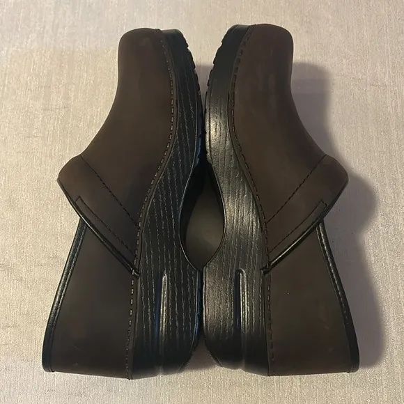 Dansko Pro Women’s Metallic Leather Professional Clogs Vintage Brown Size 40