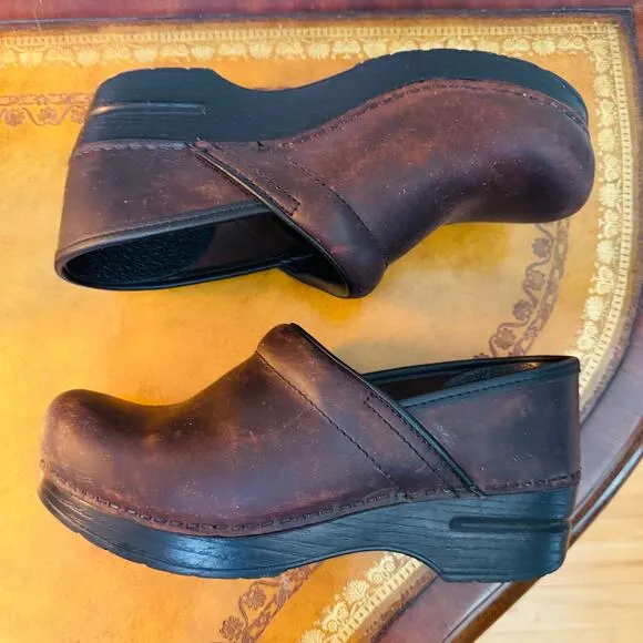 Dansko Professional Antique Brown Black Oiled Leather Classic Clogs Size 38
