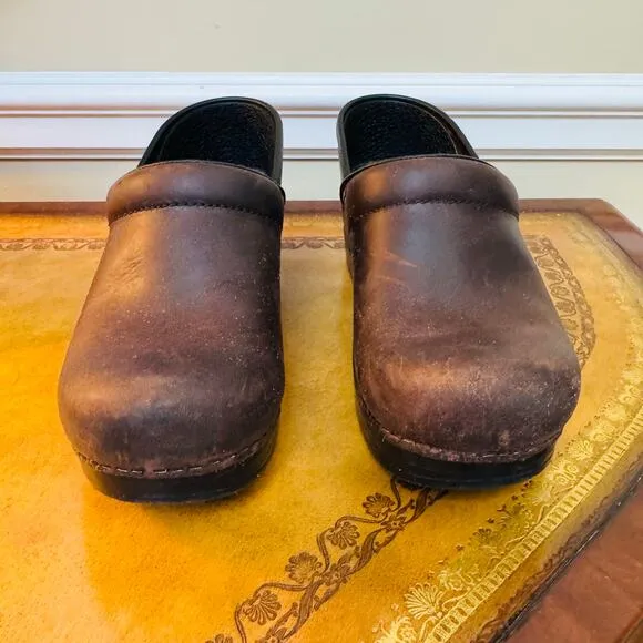Dansko Professional Antique Brown Black Oiled Leather Classic Clogs Size 38