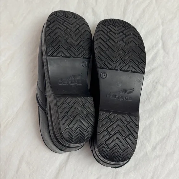 Dansko Professional Black Leather Clogs Womens Size EU 37 Comfort Classic