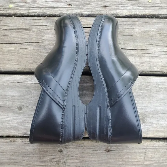 Dansko Professional Black Leather Stapled Slip-on Nursing Platform Clogs 41