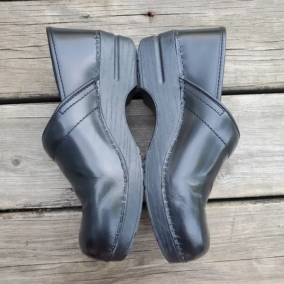 Dansko Professional Black Leather Stapled Slip-on Nursing Platform Clogs 41