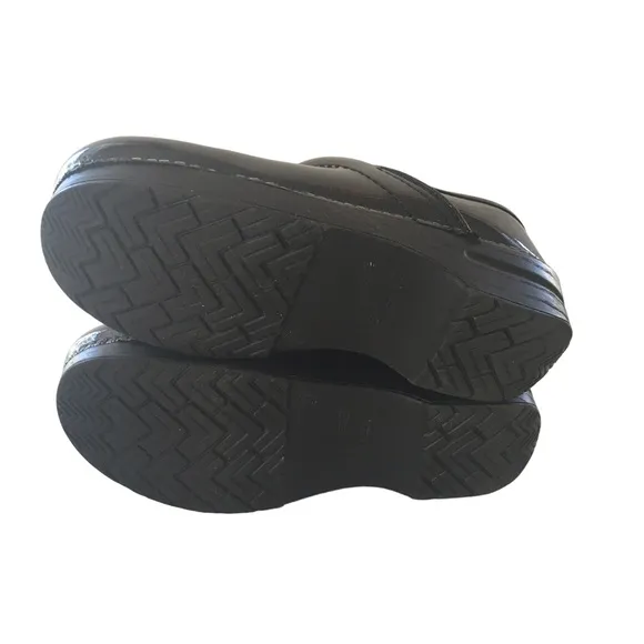 Dansko Professional Black Patent Leather Clogs | 37 (6.5-7)