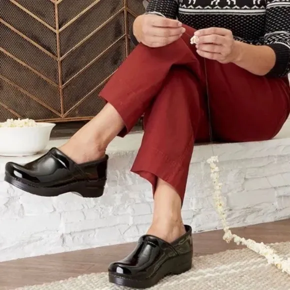 Dansko Professional Black Patent Leather Clogs | 37 (6.5-7)