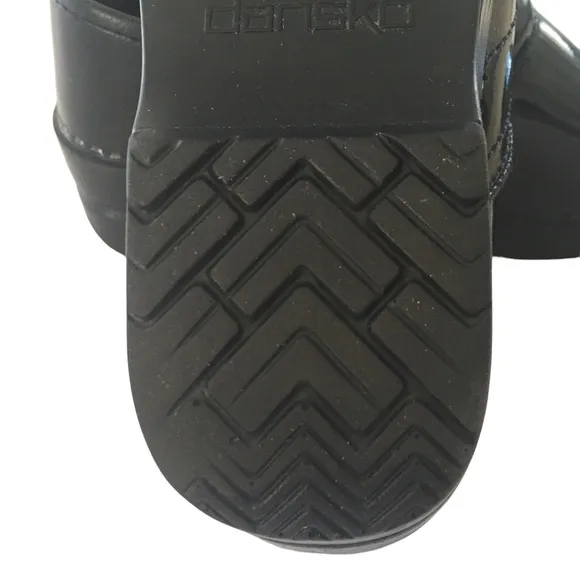 Dansko Professional Black Patent Leather Clogs | 37 (6.5-7)