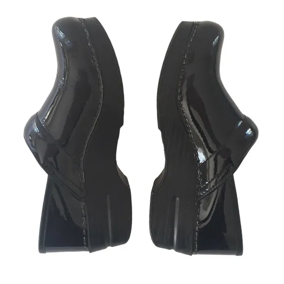 Dansko Professional Black Patent Leather Clogs | 37 (6.5-7)