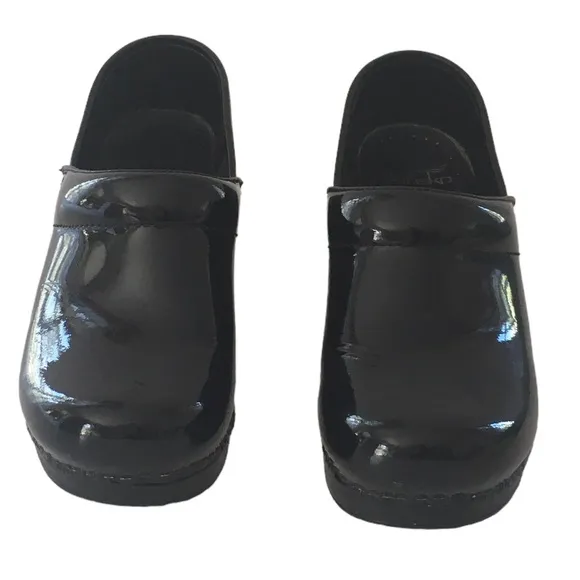 Dansko Professional Black Patent Leather Clogs | 37 (6.5-7)