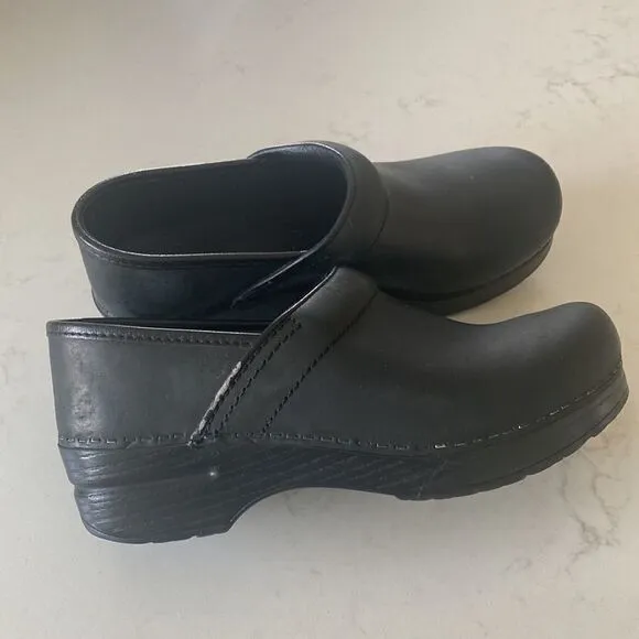 Dansko Professional Black Oiled Leather Clogs Size 37