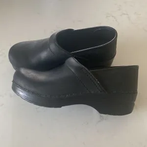 Dansko Professional Black Oiled Leather Clogs Size 37