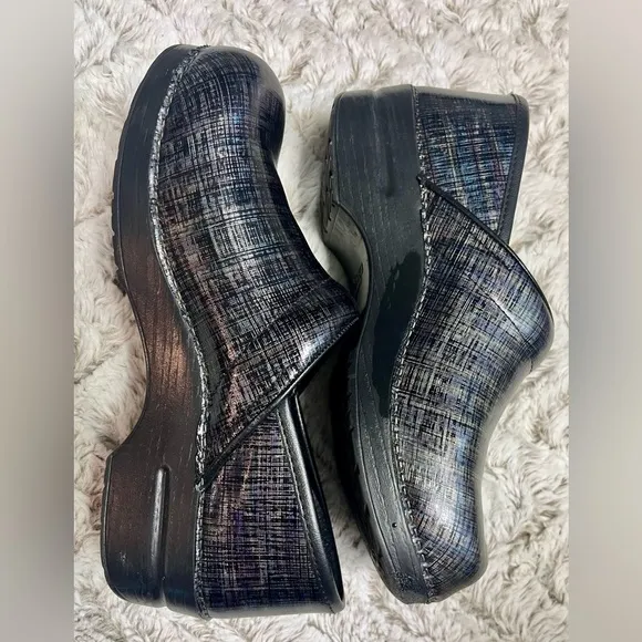 Dansko Professional Box Clogs Black With Iridescent Undertones Size 9