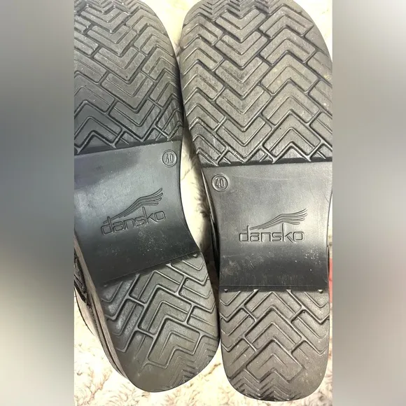 Dansko Professional Box Clogs Black With Iridescent Undertones Size 9