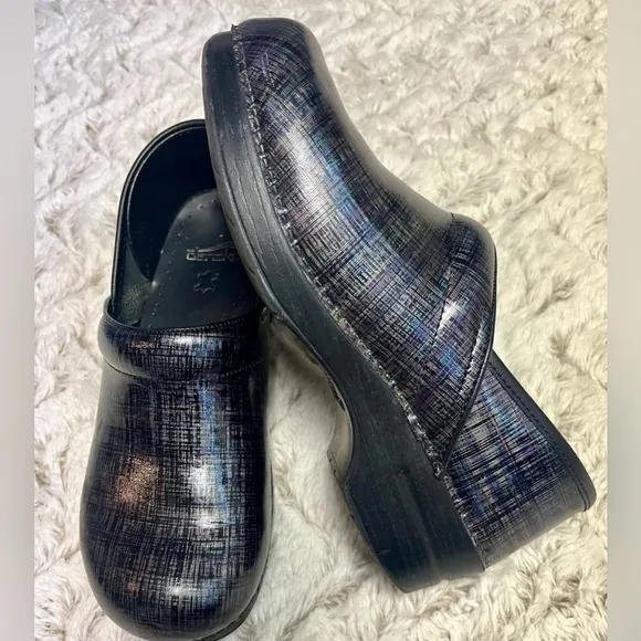 Dansko Professional Box Clogs Black With Iridescent Undertones Size 9