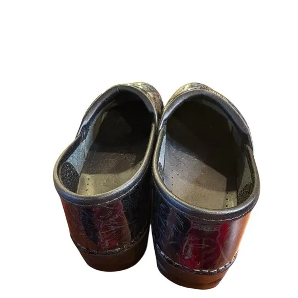 Dansko Professional Clogs 38 Blue and Black Patent Leather Comfort Nurse Shoes