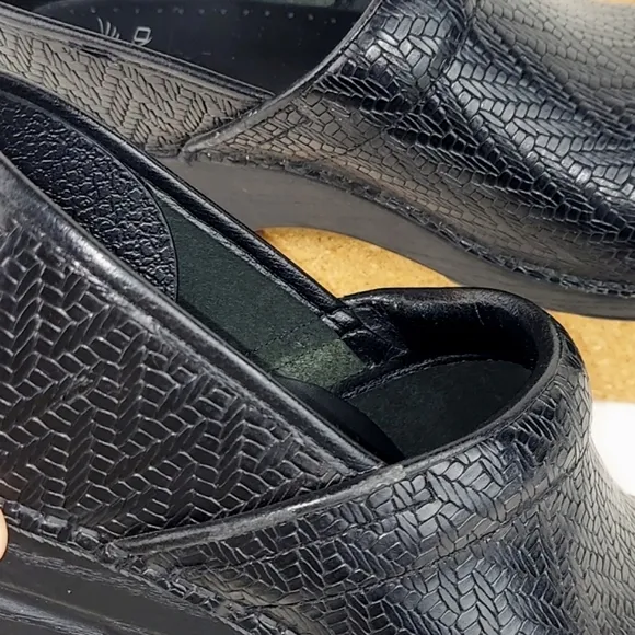 Dansko Professional Embossed Leather Black Comfort Clogs EU 41