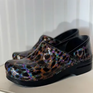 Dansko Professional Leopard Iridescent Patent Leather Clogs Sz 39 Euro US 8.5-9