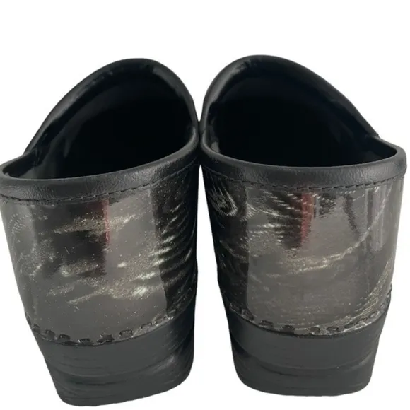 DANSKO PROFESSIONAL PATENT LEATHER WHIRL CLOGS GREEN/BLACK SIZE 38/7.5-8