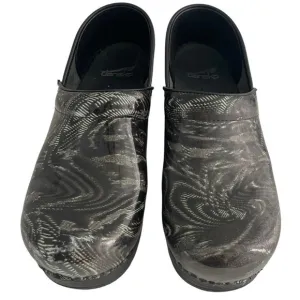 DANSKO PROFESSIONAL PATENT LEATHER WHIRL CLOGS GREEN/BLACK SIZE 38/7.5-8