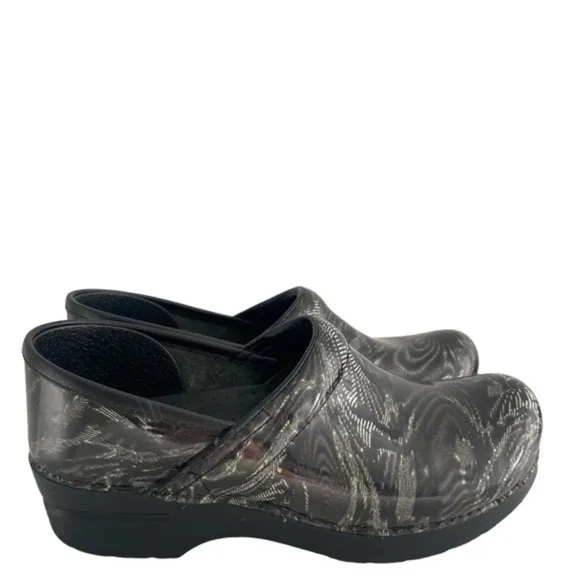 DANSKO PROFESSIONAL PATENT LEATHER WHIRL CLOGS GREEN/BLACK SIZE 38/7.5-8