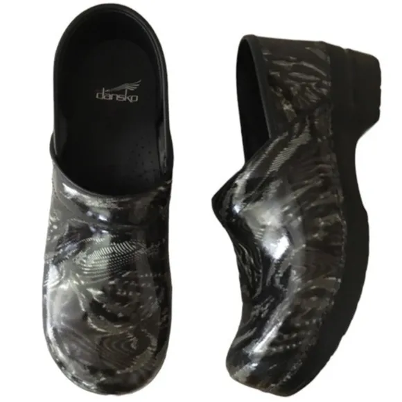 DANSKO PROFESSIONAL PATENT LEATHER WHIRL CLOGS GREEN/BLACK SIZE 38/7.5-8
