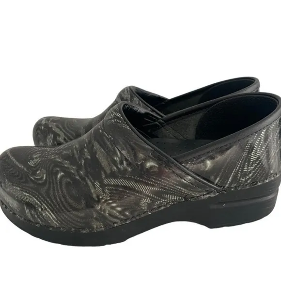 DANSKO PROFESSIONAL PATENT LEATHER WHIRL CLOGS GREEN/BLACK SIZE 38/7.5-8