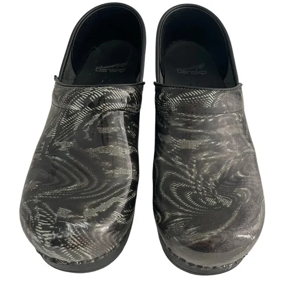 DANSKO PROFESSIONAL PATENT LEATHER WHIRL CLOGS GREEN/BLACK SIZE 38/7.5-8
