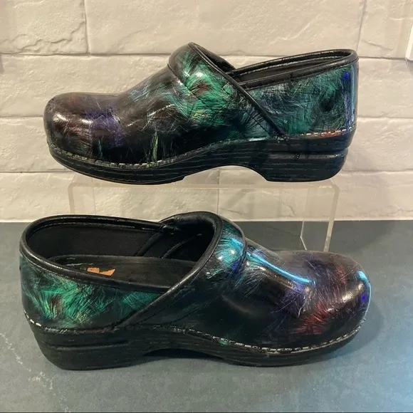 Dansko professional sz 37 US 7 feather multicolor patent clogs