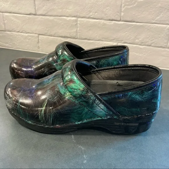 Dansko professional sz 37 US 7 feather multicolor patent clogs