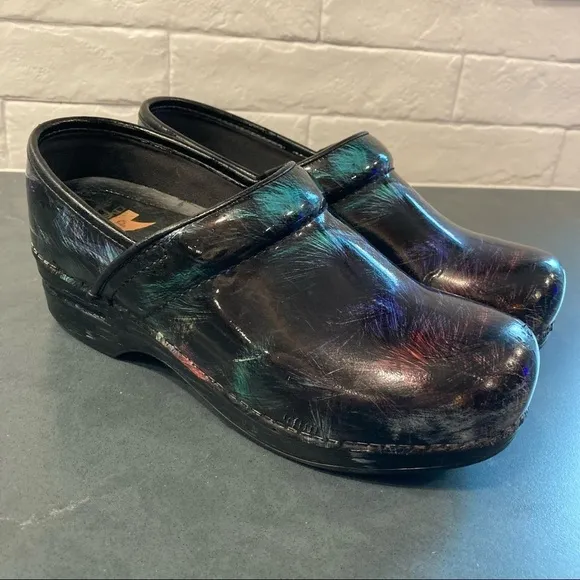 Dansko professional sz 37 US 7 feather multicolor patent clogs