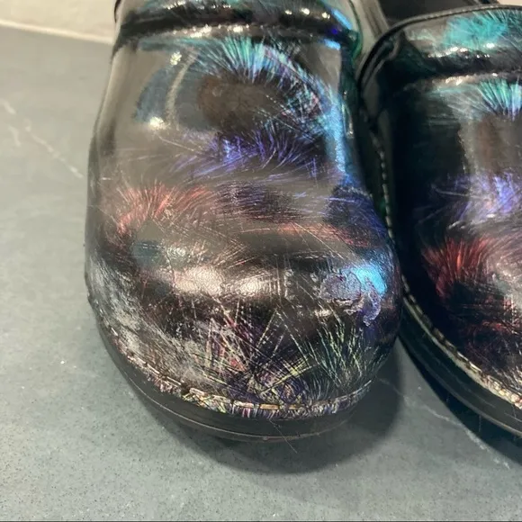 Dansko professional sz 37 US 7 feather multicolor patent clogs