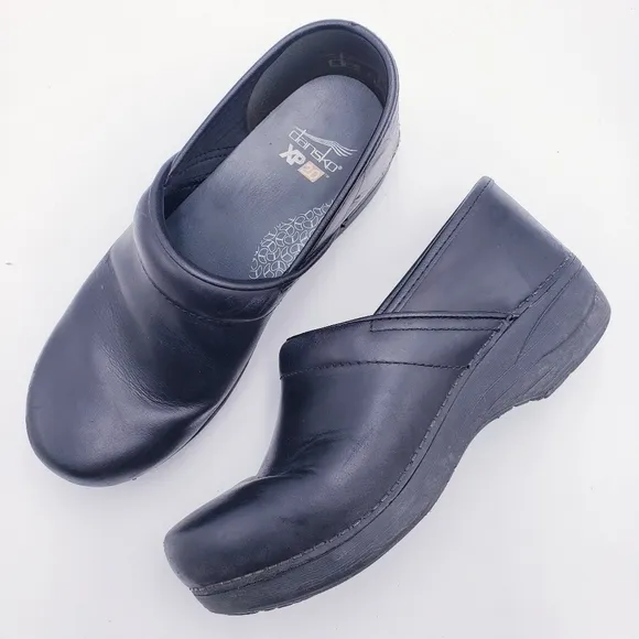 Dansko Professional XP 2.0 Black Leather Platform Slip-on Clogs Size 39