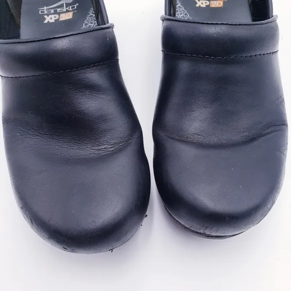 Dansko Professional XP 2.0 Black Leather Platform Slip-on Clogs Size 39