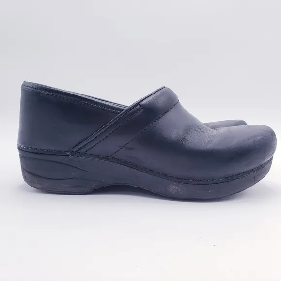 Dansko Professional XP 2.0 Black Leather Platform Slip-on Clogs Size 39