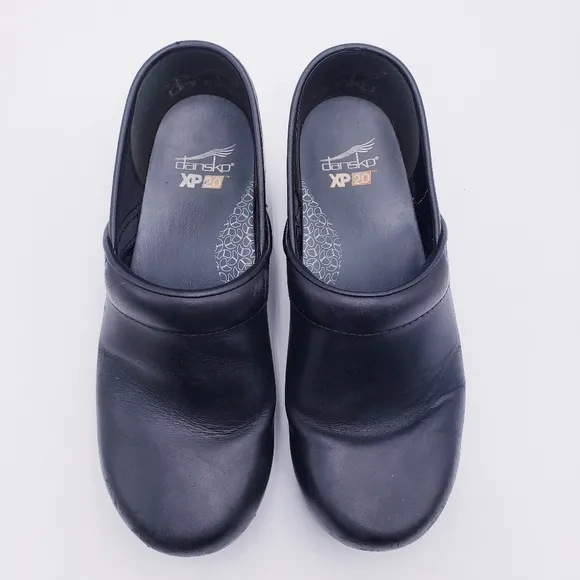 Dansko Professional XP 2.0 Black Leather Platform Slip-on Clogs Size 39