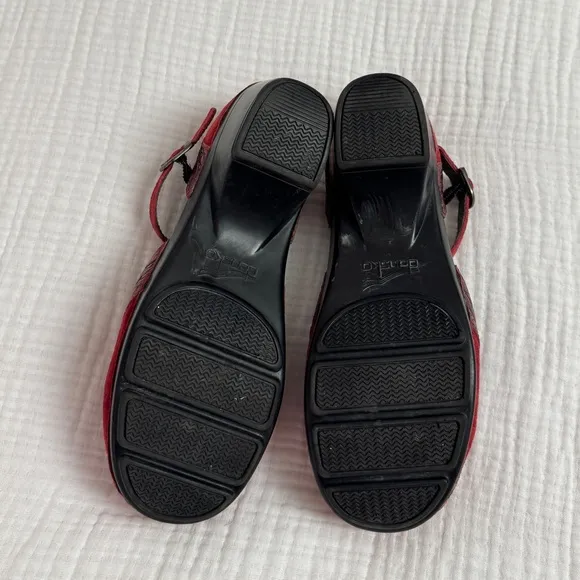 Dansko Sally Red Suede Croc Trim Mary Jane Clogs Size 40 Classic Comfort Casual