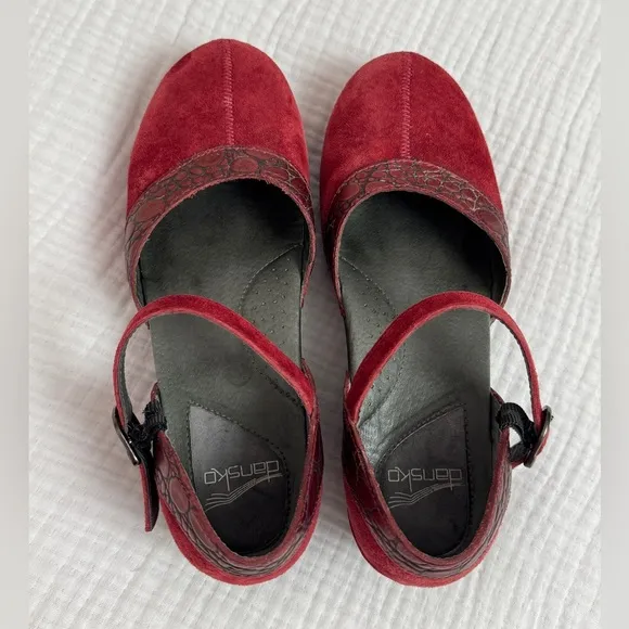 Dansko Sally Red Suede Croc Trim Mary Jane Clogs Size 40 Classic Comfort Casual