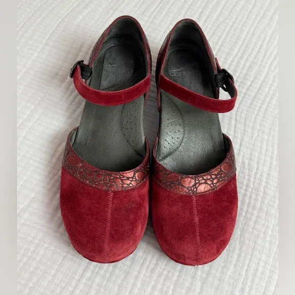 Dansko Sally Red Suede Croc Trim Mary Jane Clogs Size 40 Classic Comfort Casual