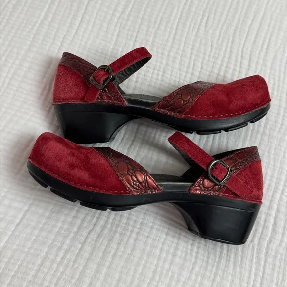 Dansko Sally Red Suede Croc Trim Mary Jane Clogs Size 40 Classic Comfort Casual