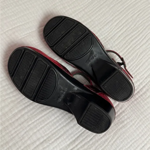 Dansko Sally Red Suede Croc Trim Mary Jane Clogs Size 40 Classic Comfort Casual
