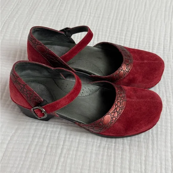 Dansko Sally Red Suede Croc Trim Mary Jane Clogs Size 40 Classic Comfort Casual