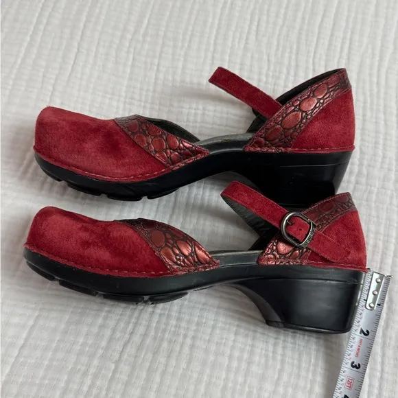Dansko Sally Red Suede Croc Trim Mary Jane Clogs Size 40 Classic Comfort Casual