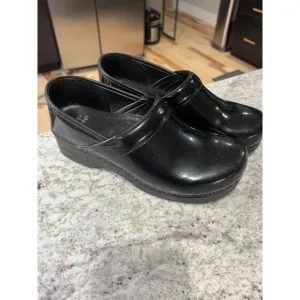Dansko Shiny Black Clogs Slip On Mules - Size 43W