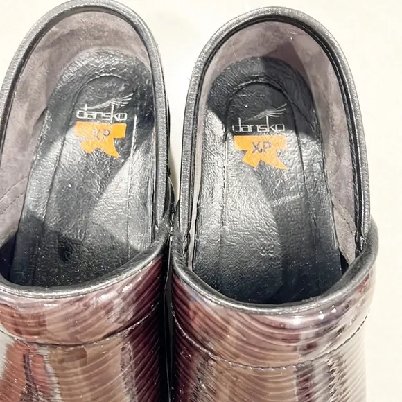 Dansko Striped Patent Leather XP Clogs size 39 8.5 - 9 Professional