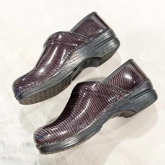 Dansko Striped Patent Leather XP Clogs size 39 8.5 - 9 Professional