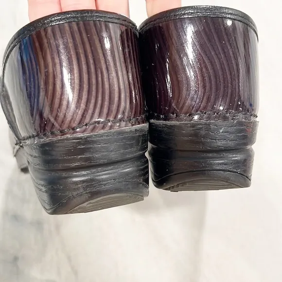 Dansko Striped Patent Leather XP Clogs size 39 8.5 - 9 Professional