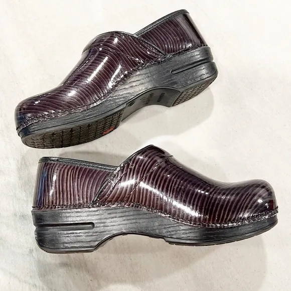 Dansko Striped Patent Leather XP Clogs size 39 8.5 - 9 Professional